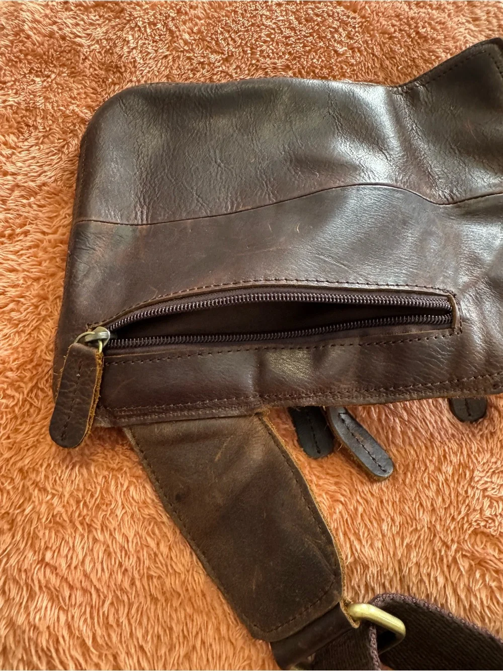Men's Brown Leather Messenger Crossbody Bag - Picture 12 of 16